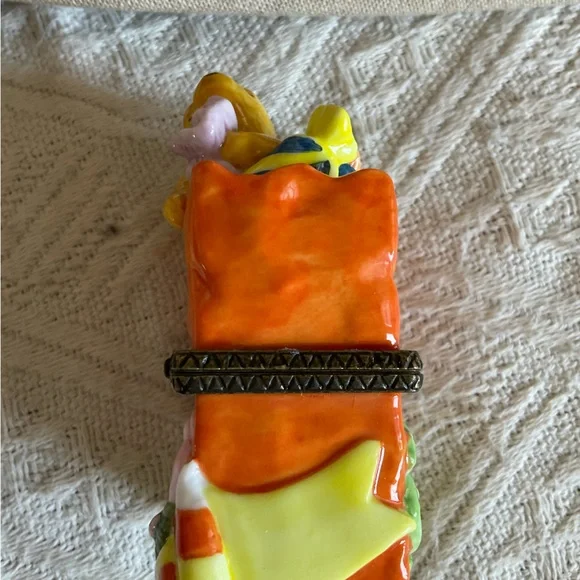 Classic POOH Porcelain Hinged Box Trick or Treat - Picture 3 of 10